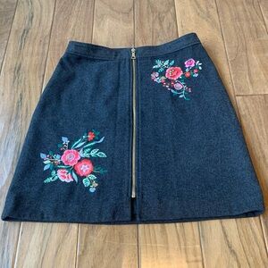 NEW Loft Ann Taylor Gray Miniskirt Floral Embroidered Zipper Skirt Wool Blend 4
